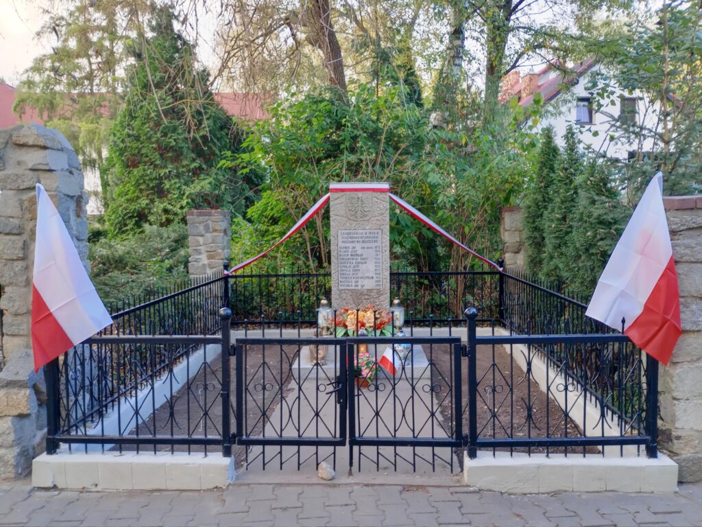 Pomnik mieszkańców Skłudzewa pomordowanych w czasie II wojny światowej